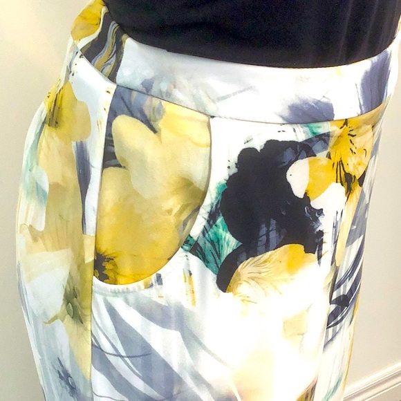 Frank Lyman Wide Leg Dress Pants - Picture 3 of 6